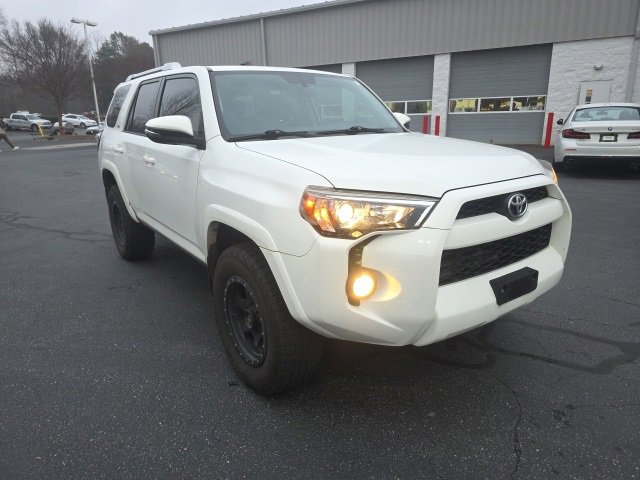 Used 2016 Toyota 4Runner SR5 image 3