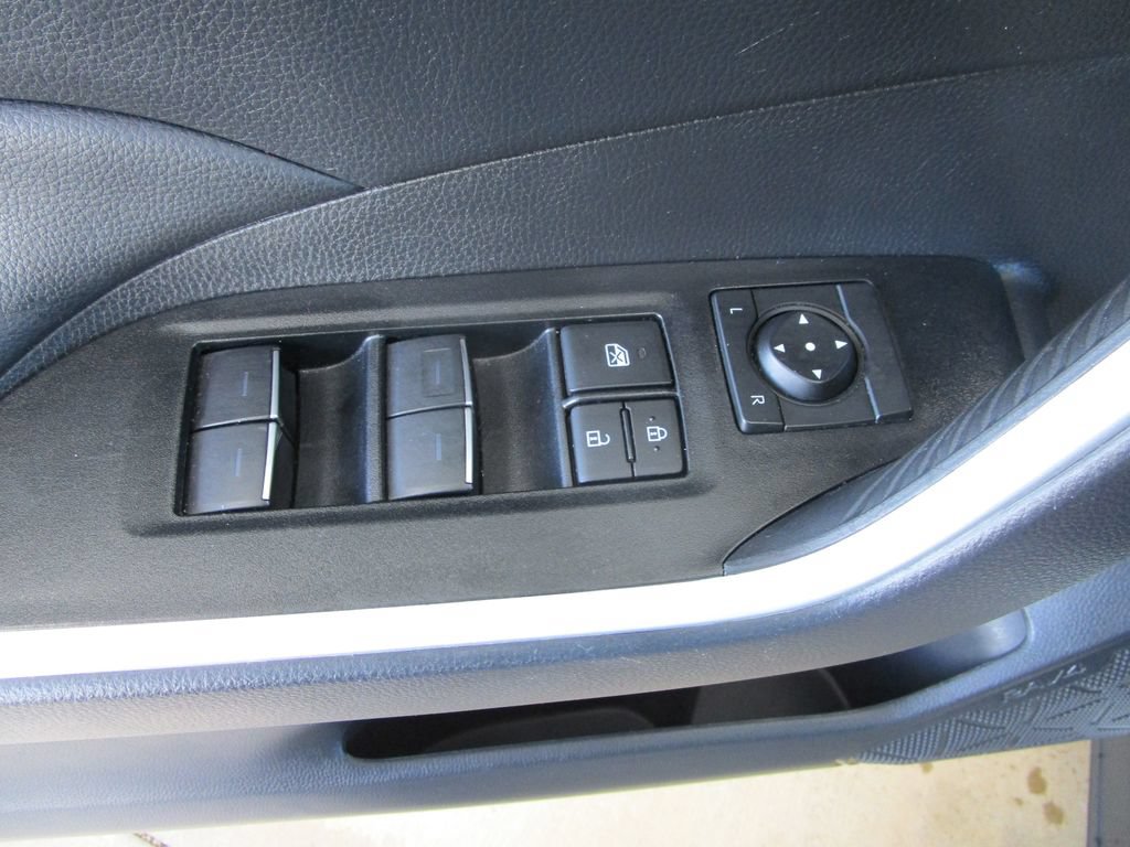 Used 2025 Toyota RAV4 XLE FWD image 24