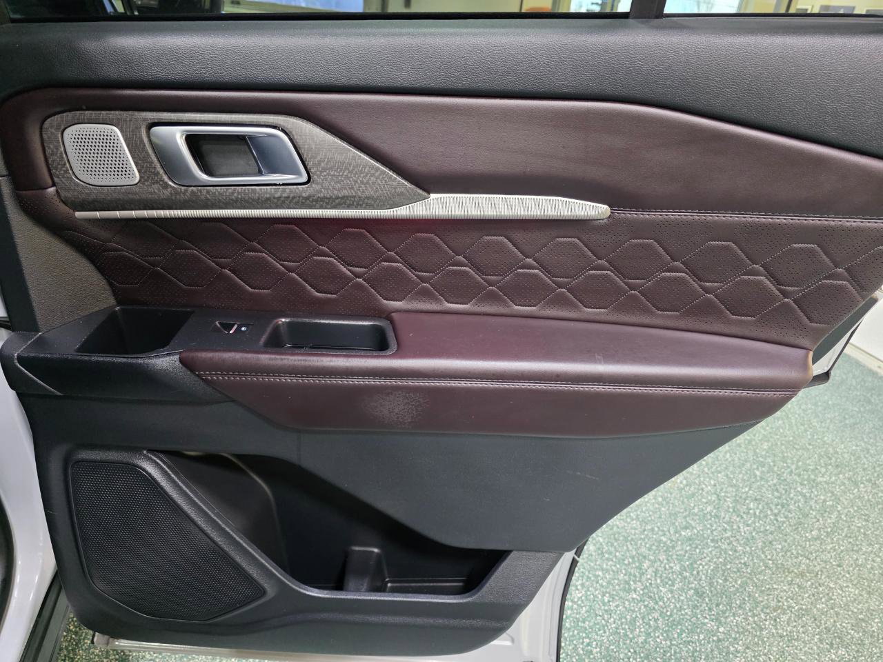 Used 2025 Ford Explorer Platinum w/ LUX Leather Package image 26