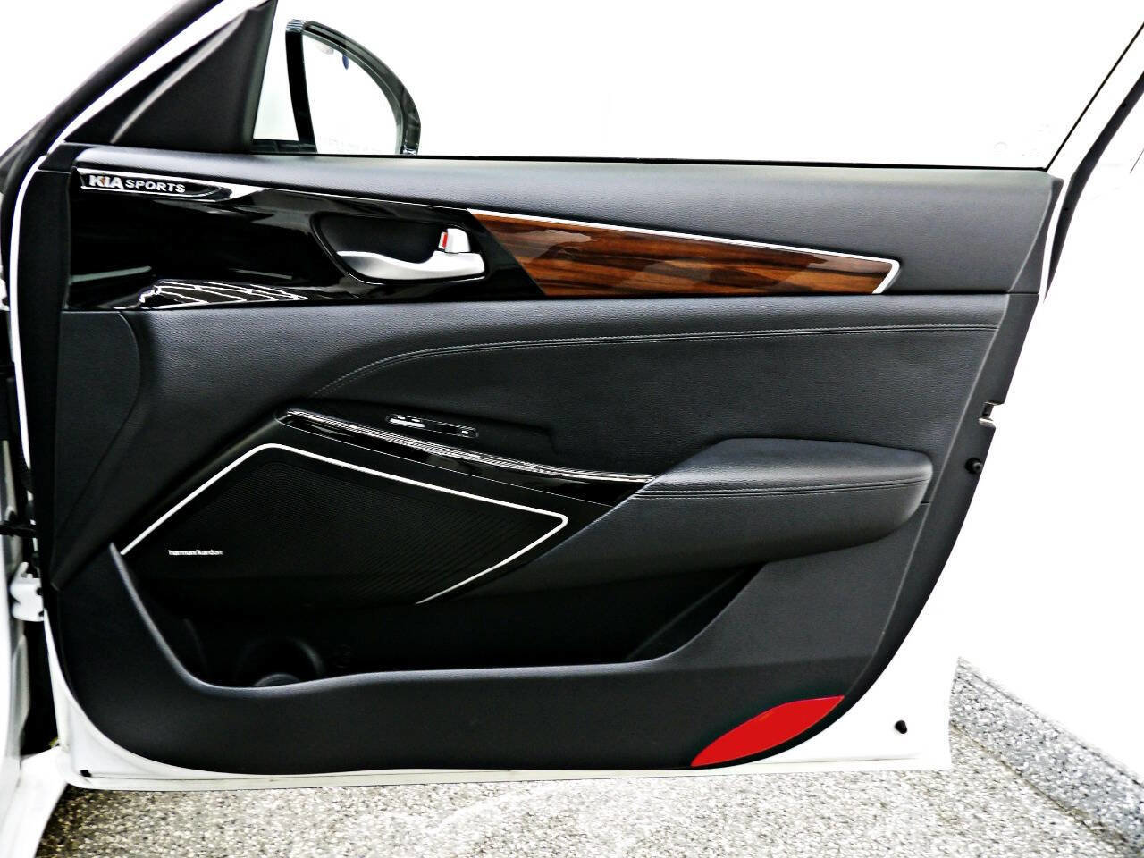 Used 2017 Kia Cadenza Technology FWD image 19