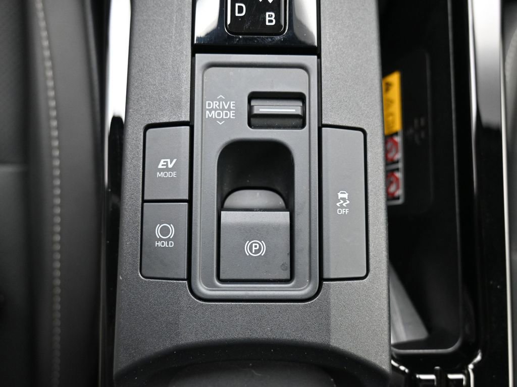 Used 2025 Toyota Prius XLE image 24