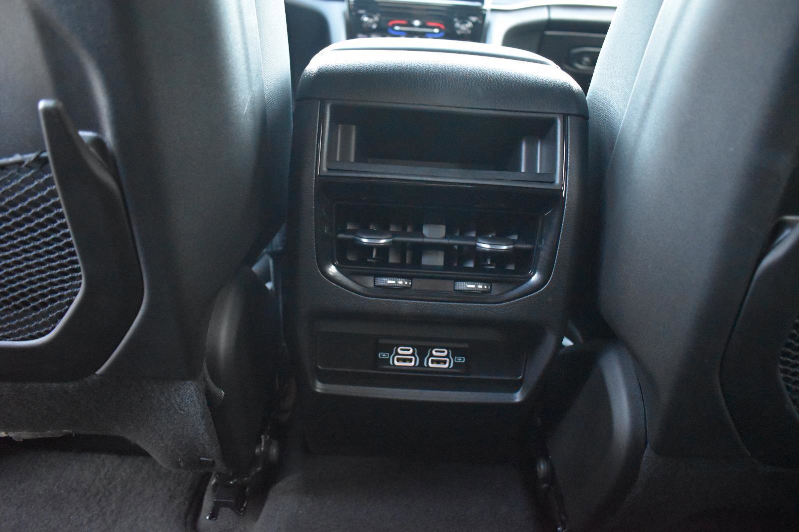 Used 2024 Jeep Grand Cherokee Laredo w/ Trailer Tow Package image 45