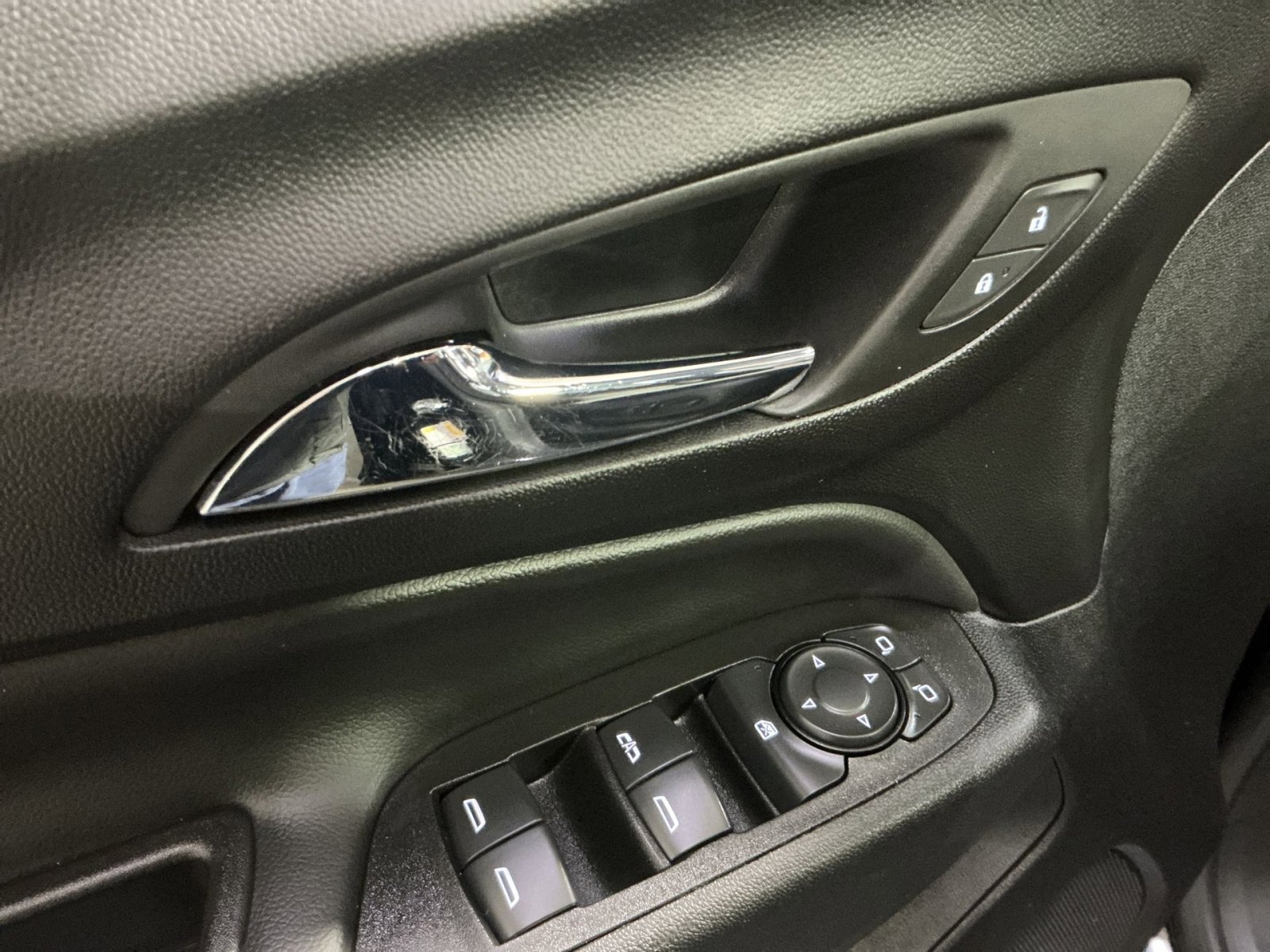 Used 2023 Chevrolet Equinox LT image 23