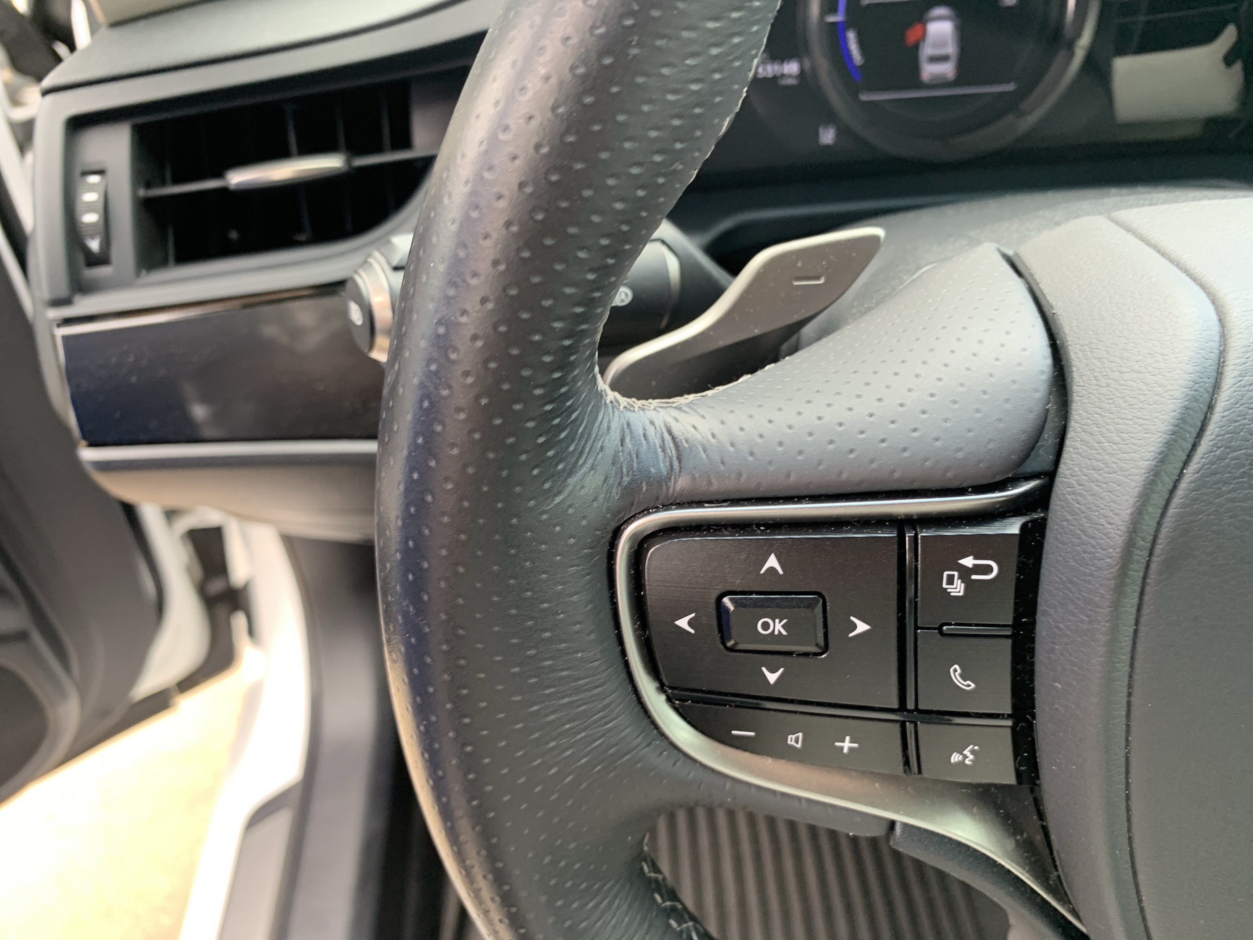 Used 2022 Lexus ES 300h F Sport w/ Accessory Package 2 FWD image 19