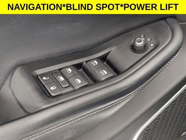 Used 2022 Jeep Grand Cherokee L Limited w/ Black Appearance Package image 12
