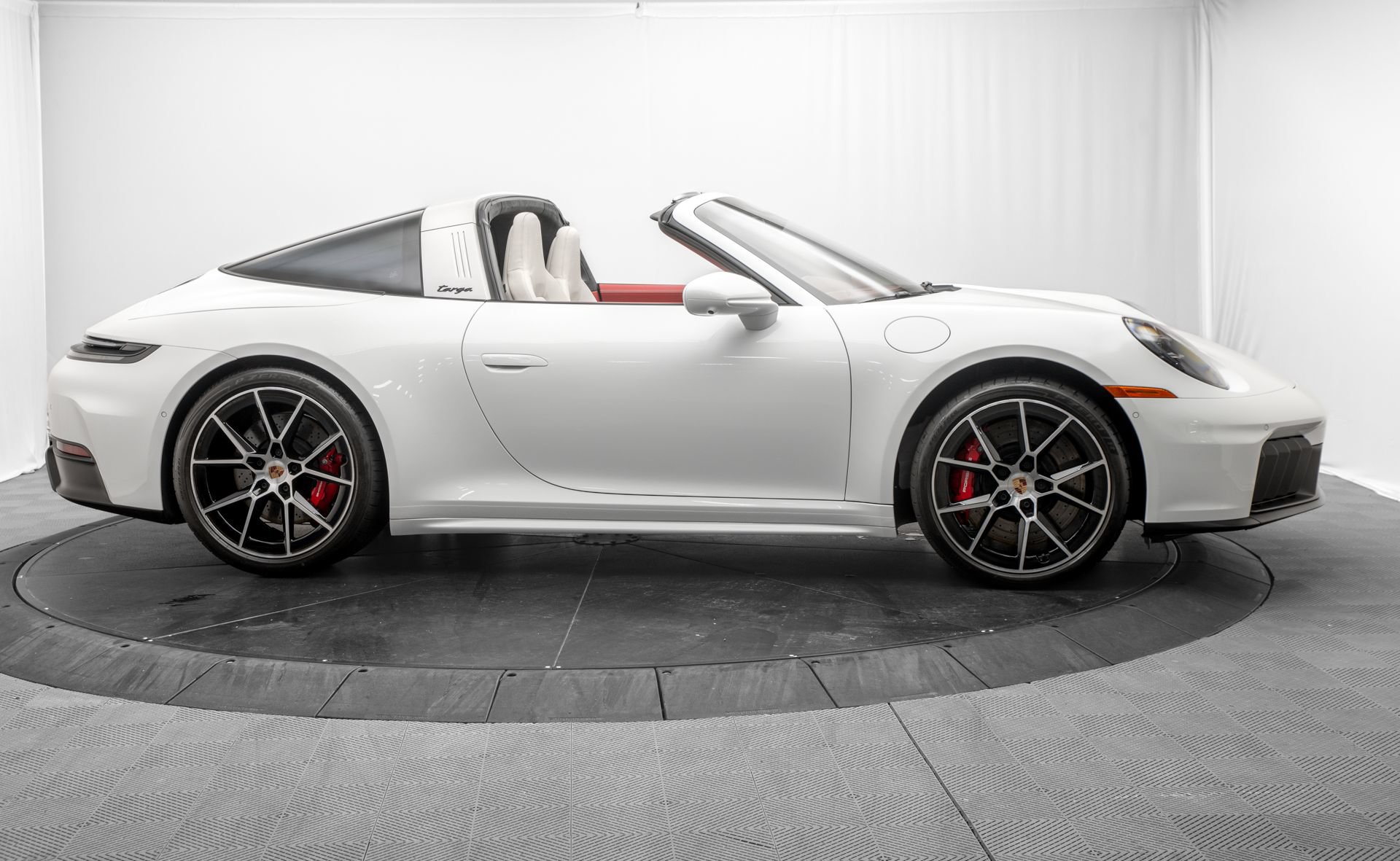 Certified 2026 Porsche 911 Targa 4 GTS AWD/4WD image 8