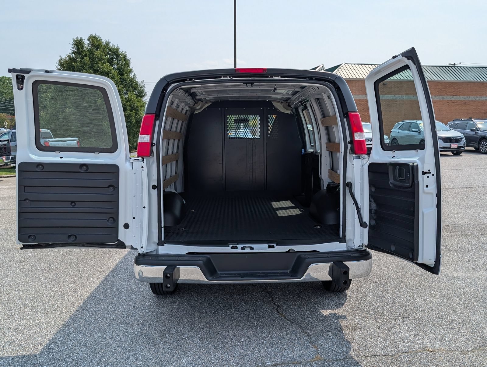 Used 2025 GMC Savana 2500 w/ Driver Convenience Package RWD image 15