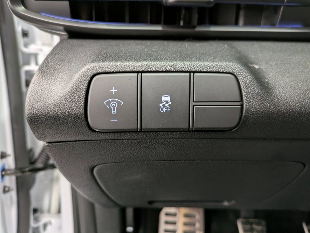 Used 2025 Hyundai Elantra N Base image 21