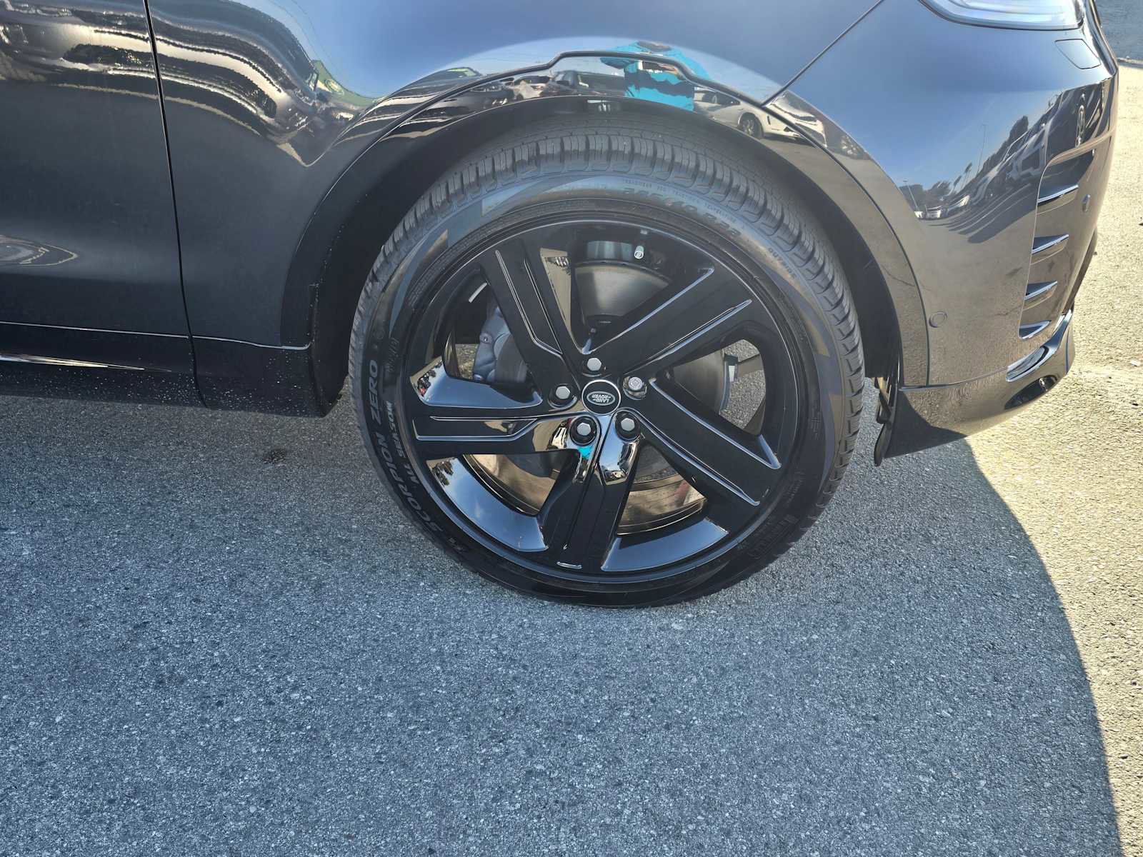 New 2025 Land Rover Discovery Dynamic SE image 9