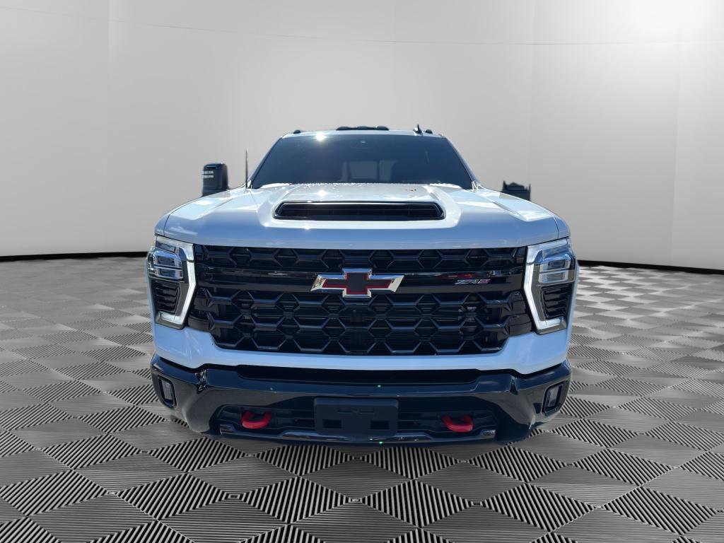 Used 2024 Chevrolet Silverado 2500 ZR2 image 2