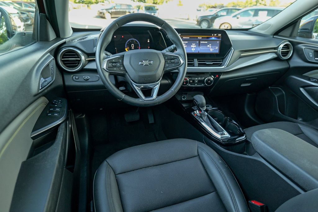 Used 2024 Chevrolet Trax ACTIV w/ Sunroof Package FWD image 36