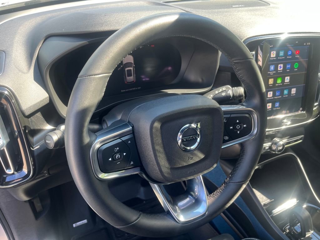 Used 2023 Volvo XC40 Recharge Ultimate image 9