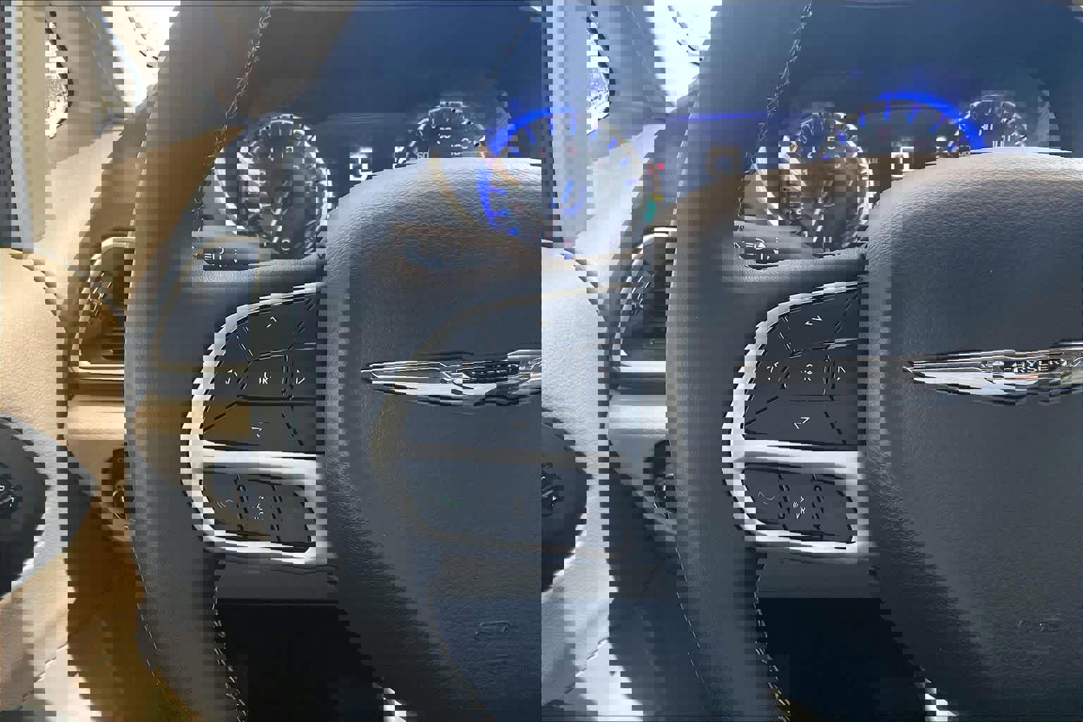 Used 2023 Chrysler Pacifica Touring-L image 24