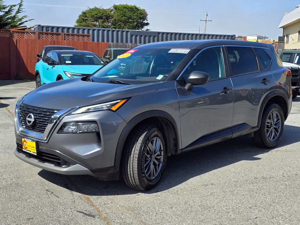 Used 2023 Nissan Rogue S image 2
