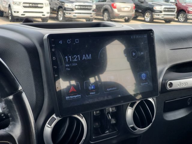 Used 2016 Jeep Wrangler Unlimited Sahara w/ Dual Top Group AWD/4WD image 17