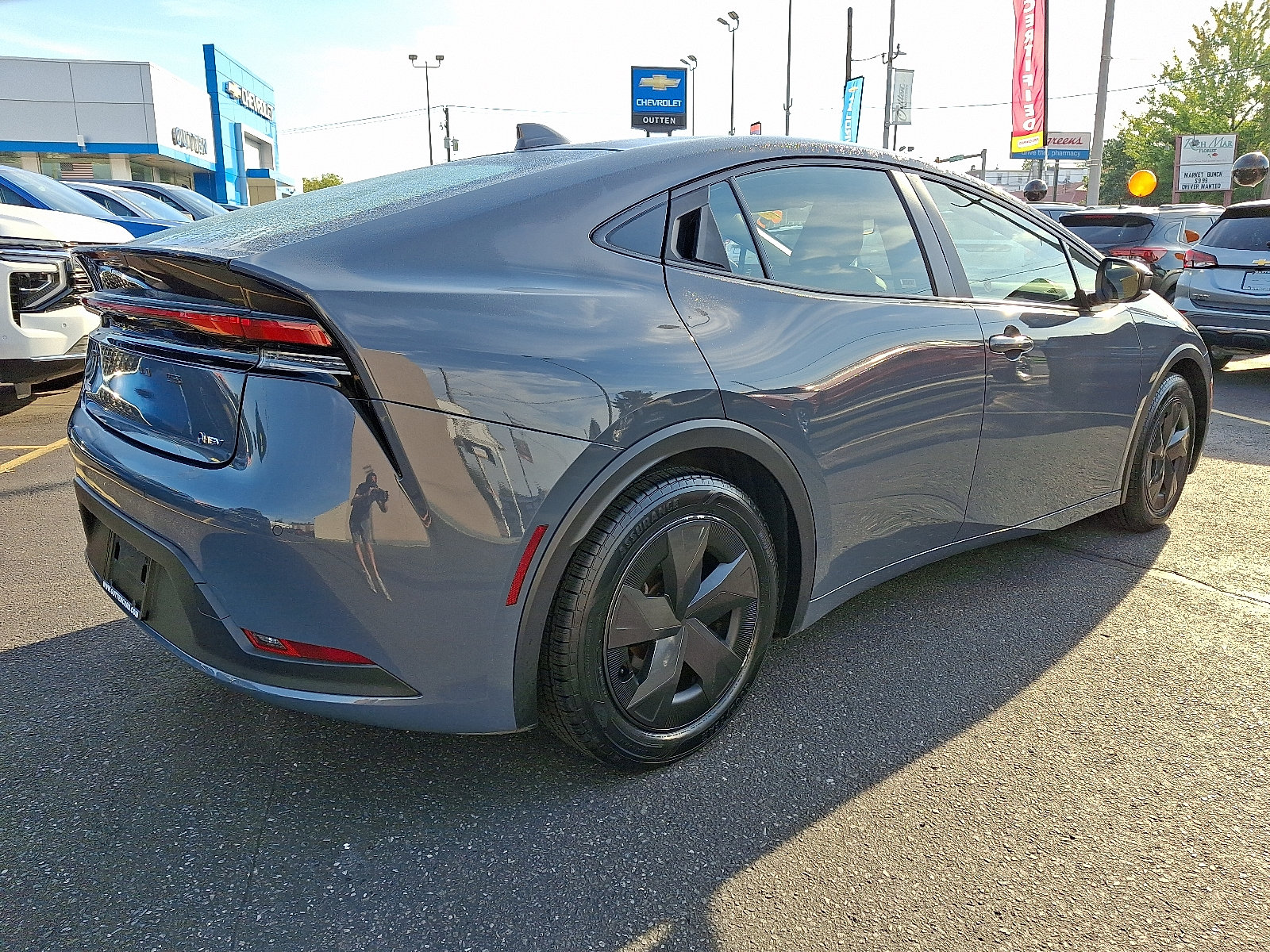 Used 2025 Toyota Prius LE FWD image 5