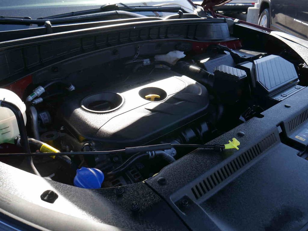 Used 2020 Hyundai Tucson SE w/ Winter Weather Package image 12