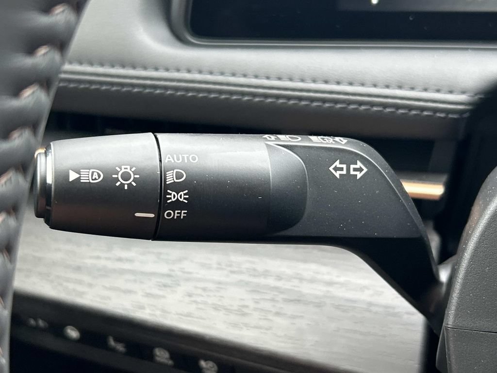 New 2025 Nissan Ariya AWD image 32