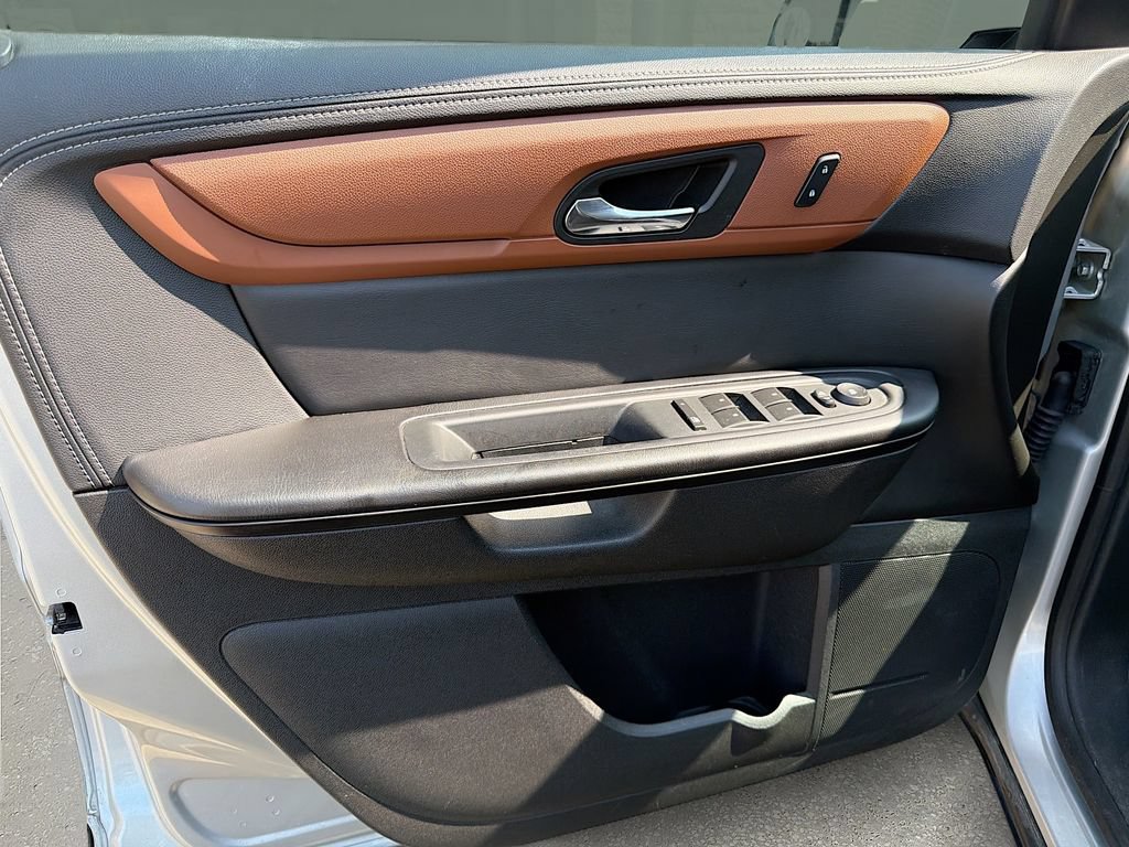 Used 2017 Chevrolet Traverse LT w/ Style and Technology Package FWD image 24