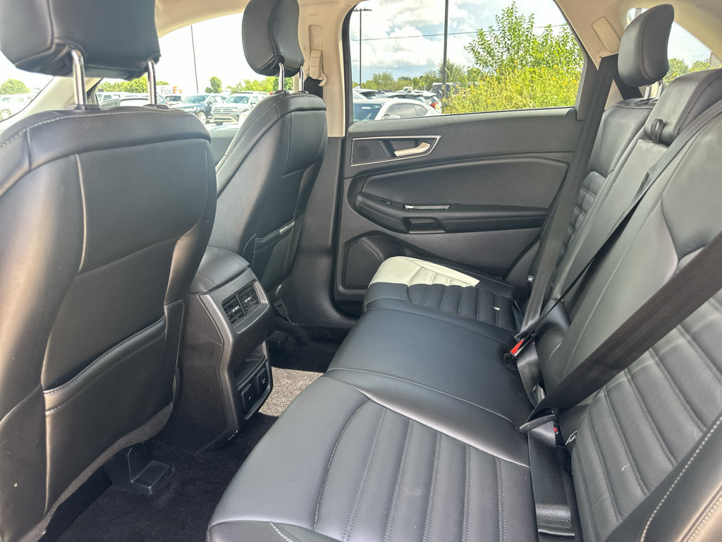 Used 2017 Ford Edge SEL w/ Equipment Group 201A AWD/4WD image 25