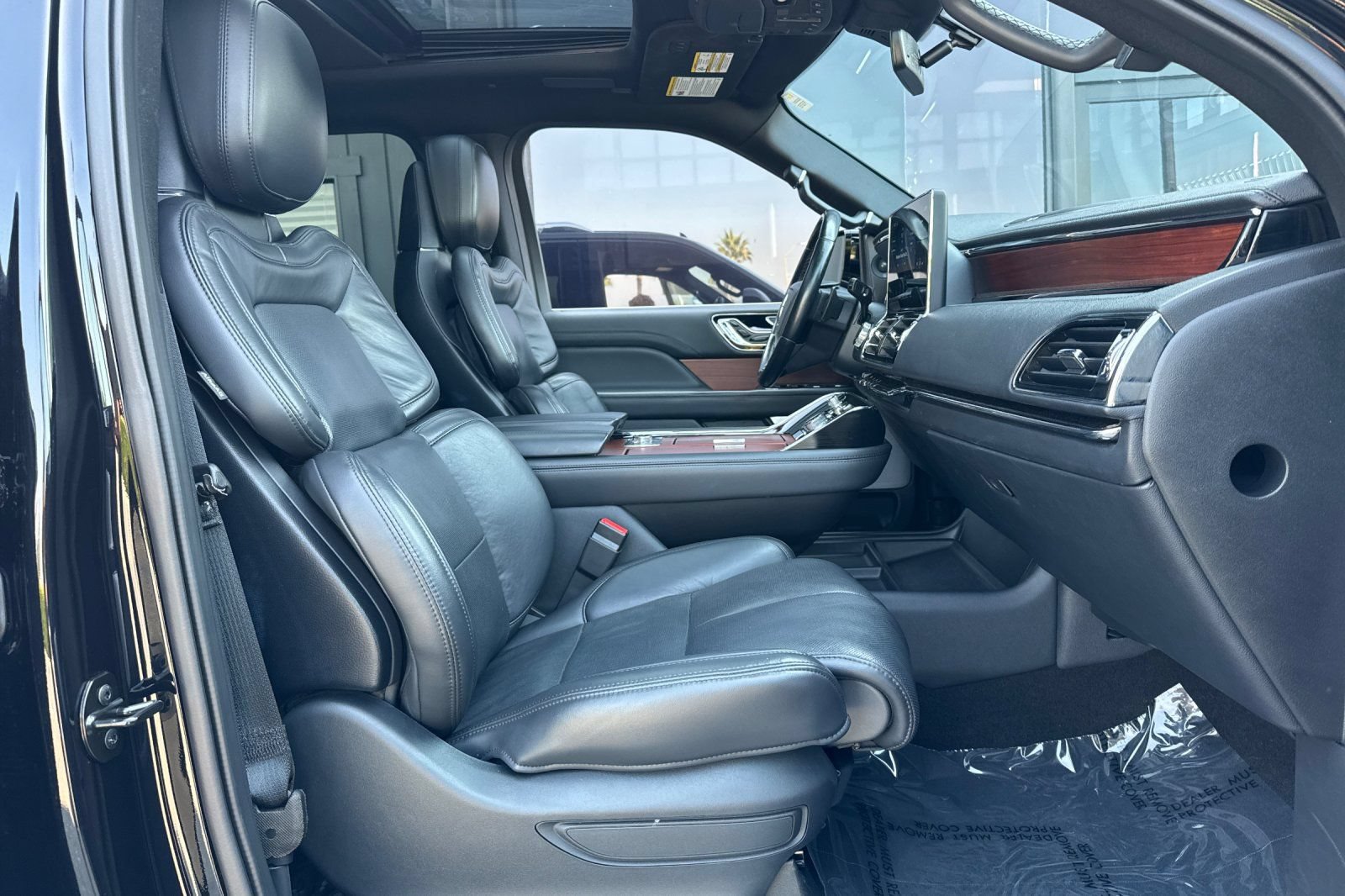 Certified 2023 Lincoln Navigator Reserve AWD/4WD image 15