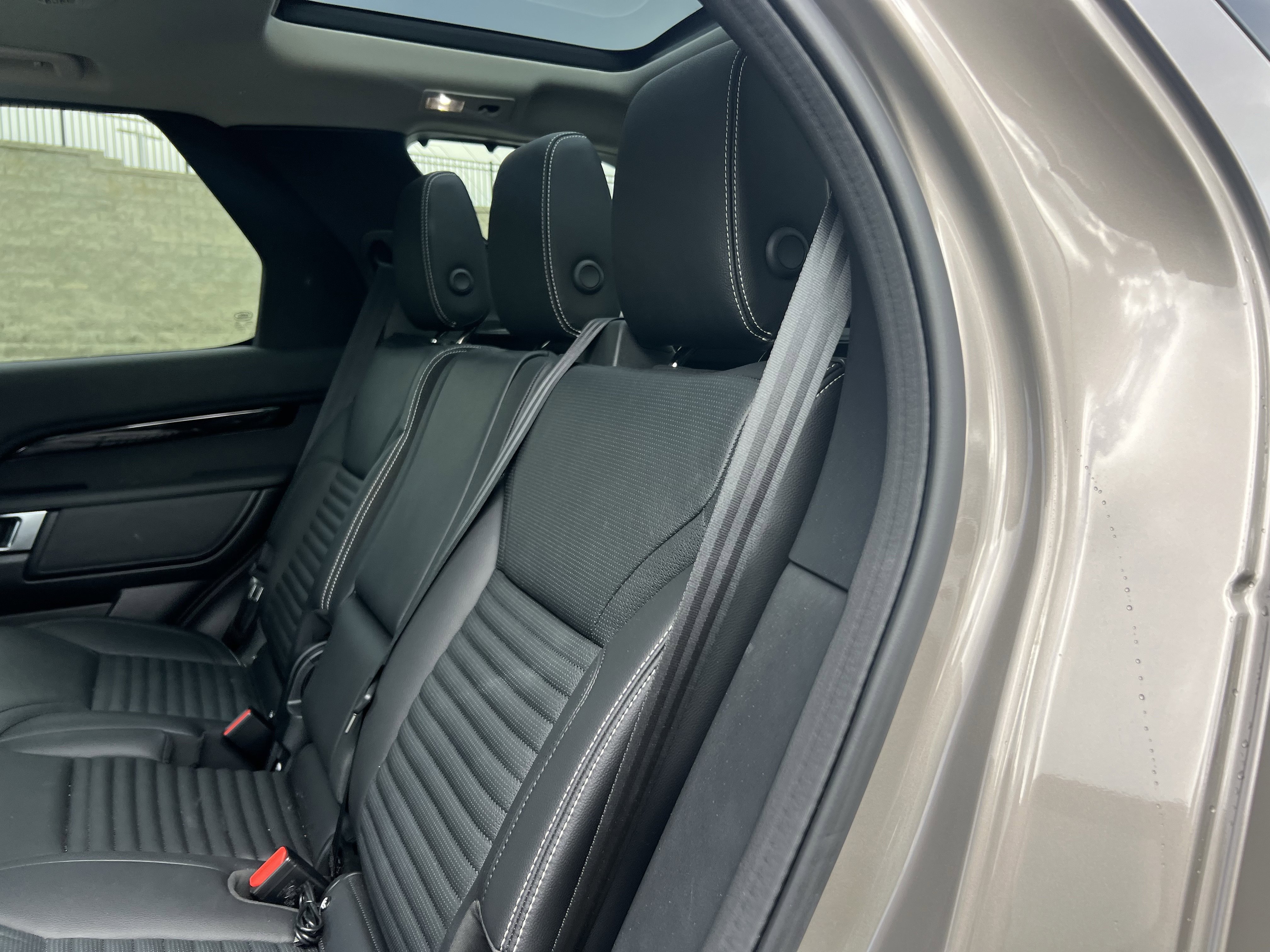 Certified 2024 Land Rover Discovery S image 31