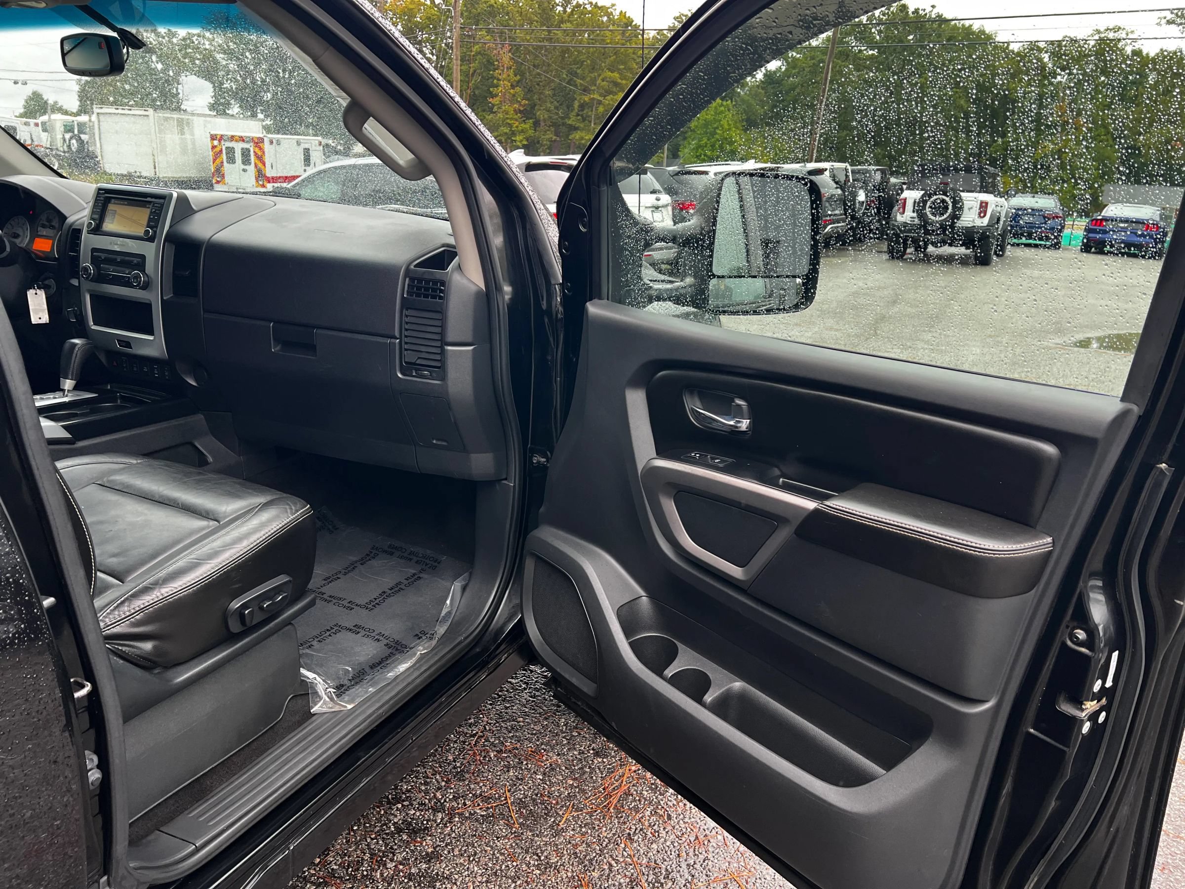 Used 2015 Nissan Titan PRO-4X w/ Pro-4x Luxury Package AWD/4WD image 24