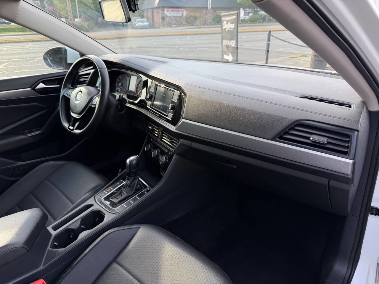 Used 2021 Volkswagen Jetta SE FWD image 19