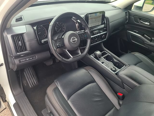 Used 2024 Nissan Pathfinder SL AWD/4WD image 12
