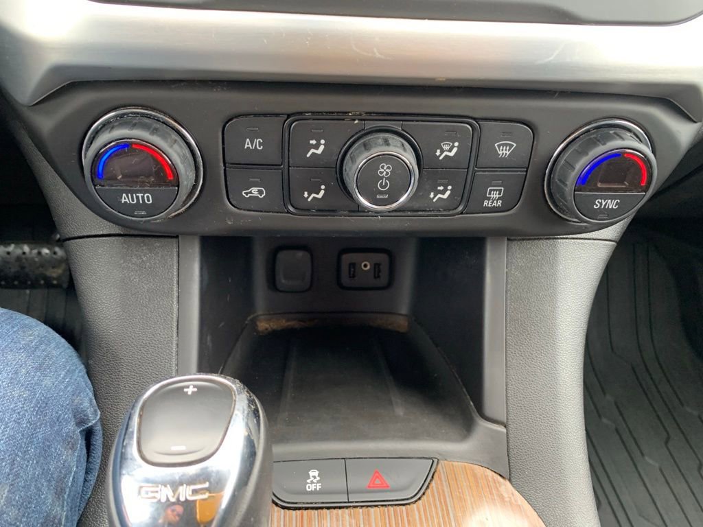 Used 2019 GMC Acadia SLE w/ LPO, Floor Liner Package image 21