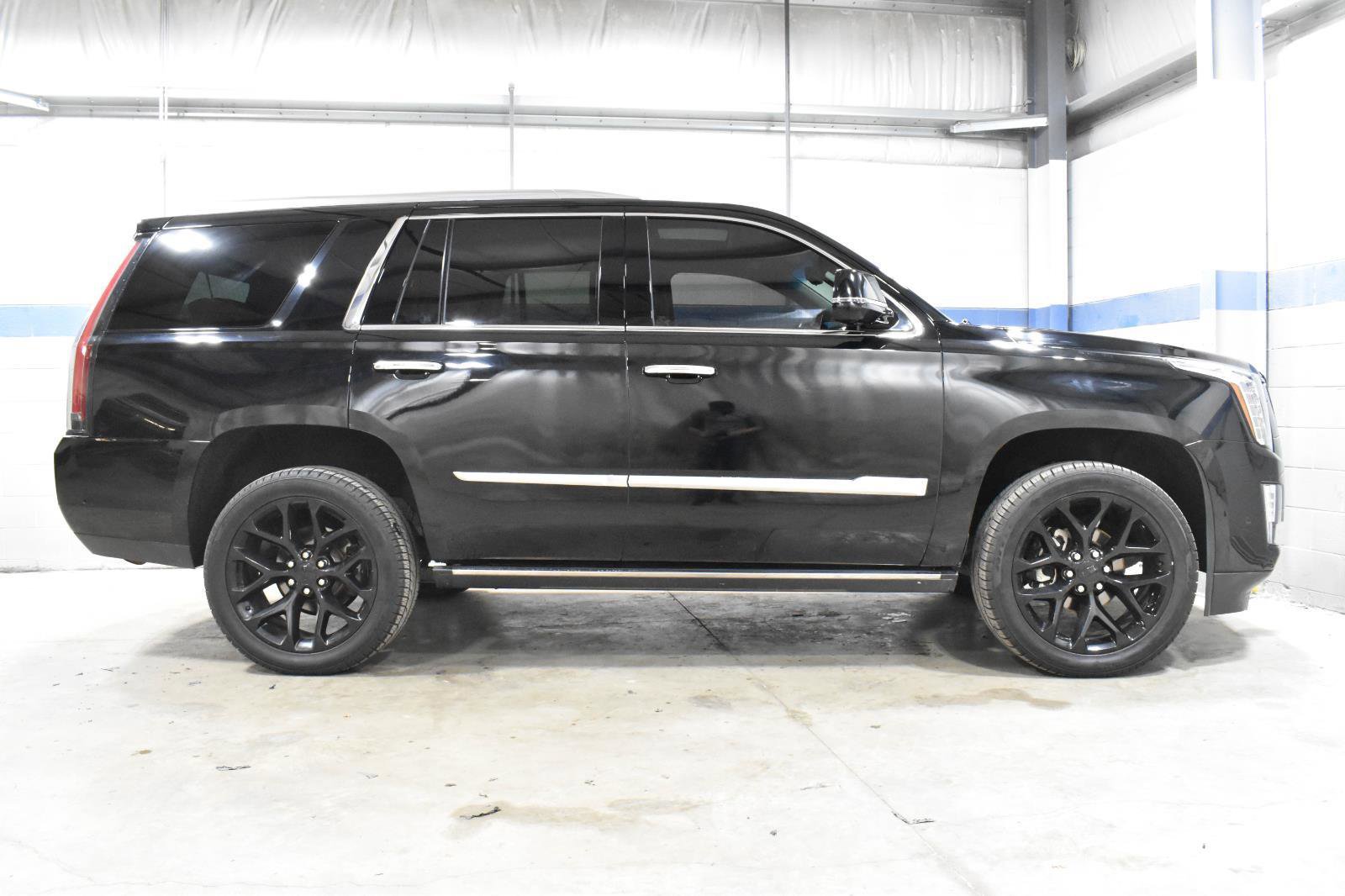 Used 2019 Cadillac Escalade Premium Luxury image 32