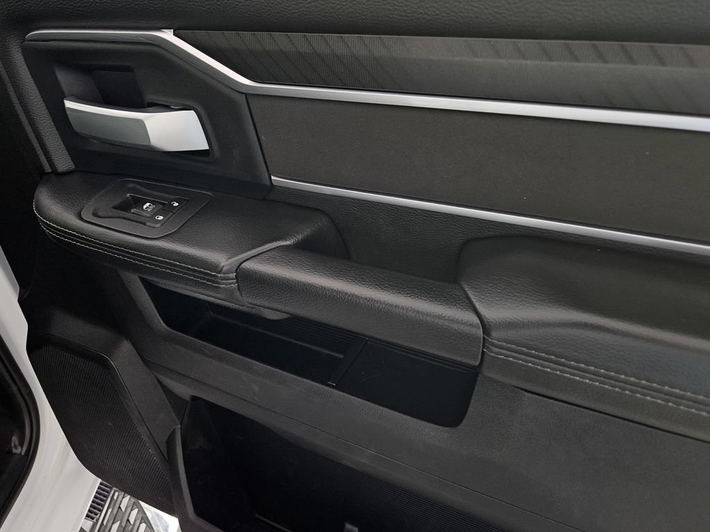 Used 2025 RAM 2500 Big Horn AWD/4WD image 30