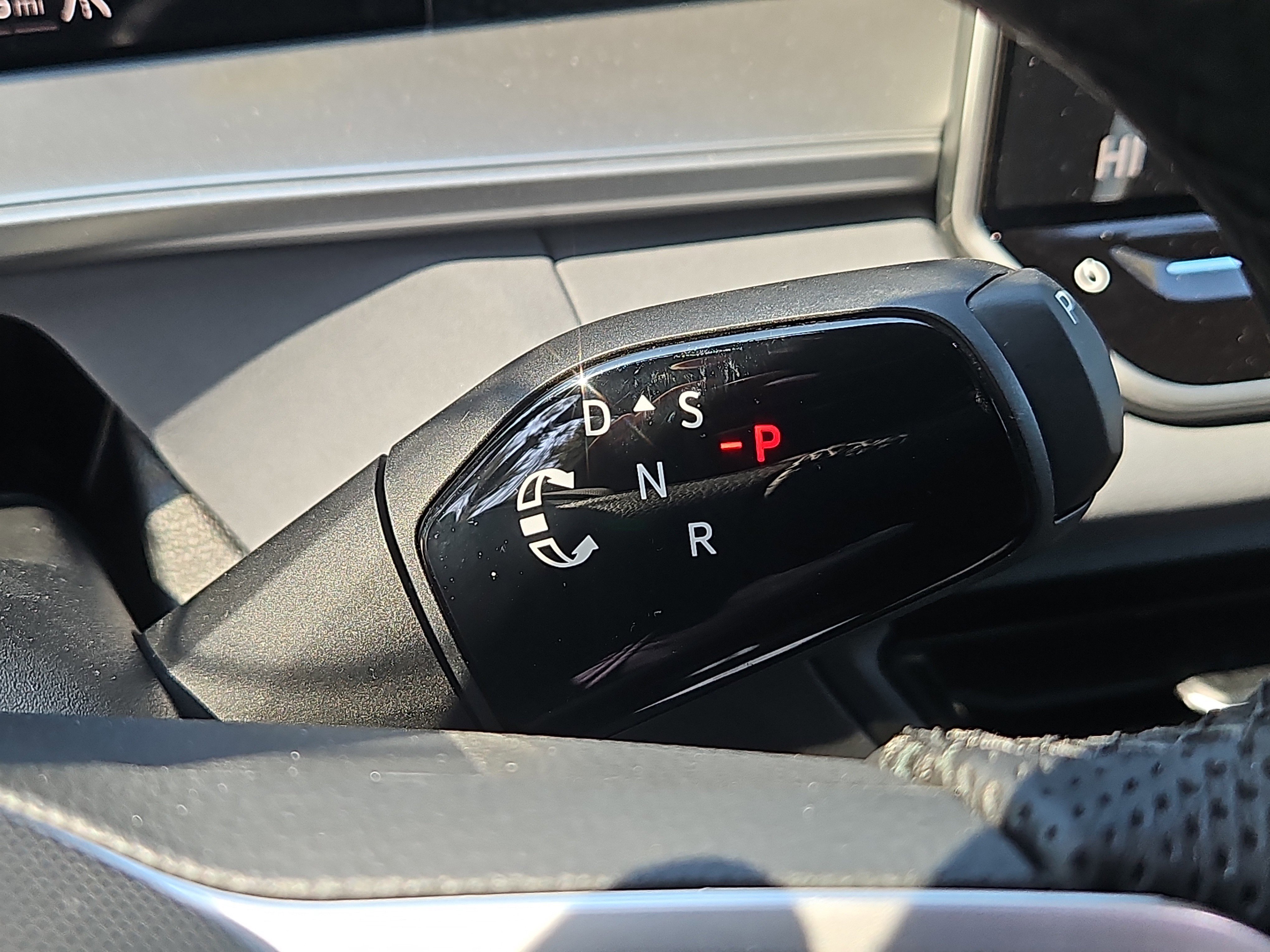 New 2026 Volkswagen Tiguan SE R-Line image 17