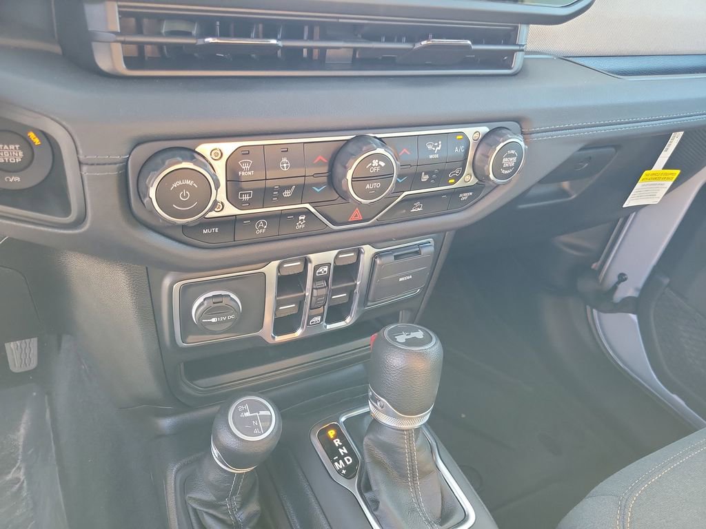 Used 2024 Jeep Wrangler Sahara image 21