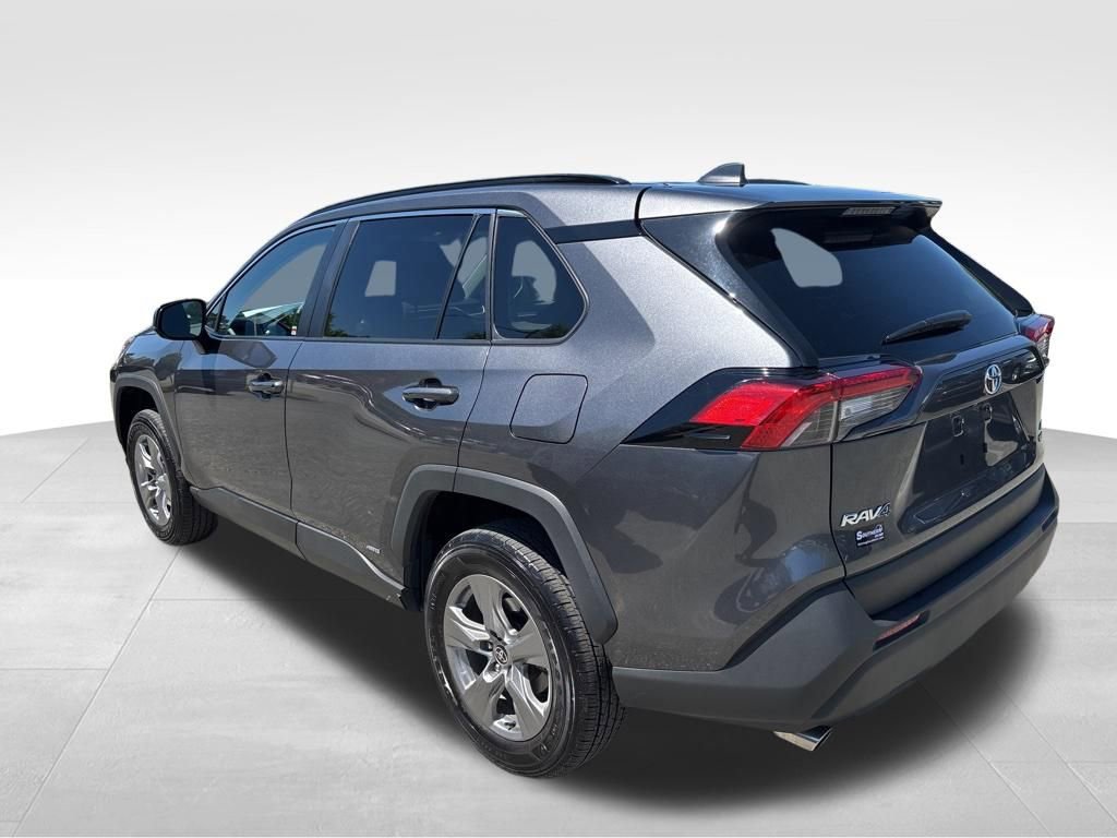 Used 2025 Toyota RAV4 LE AWD/4WD image 3