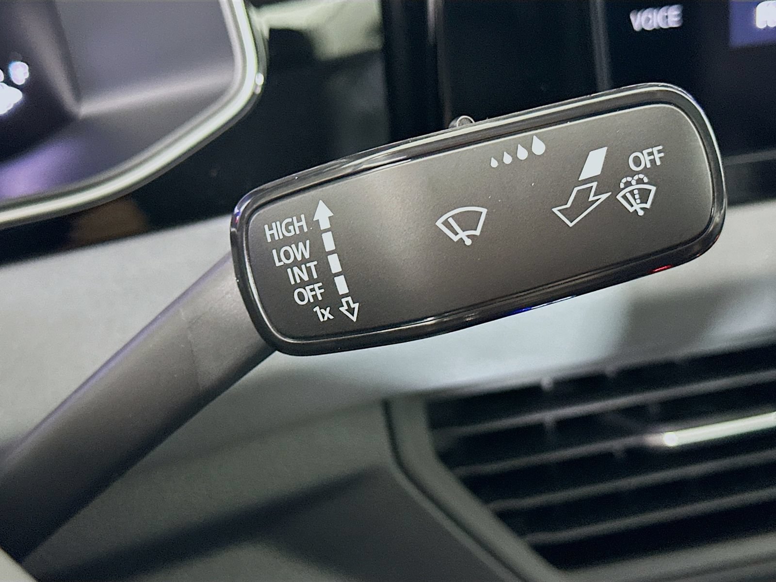 New 2026 Volkswagen Jetta SE FWD image 21