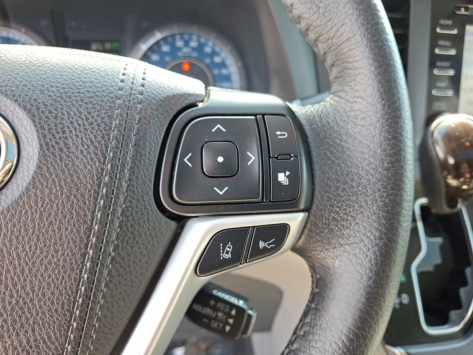 Used 2018 Toyota Sienna XLE w/ XLE Navigation Package FWD image 24