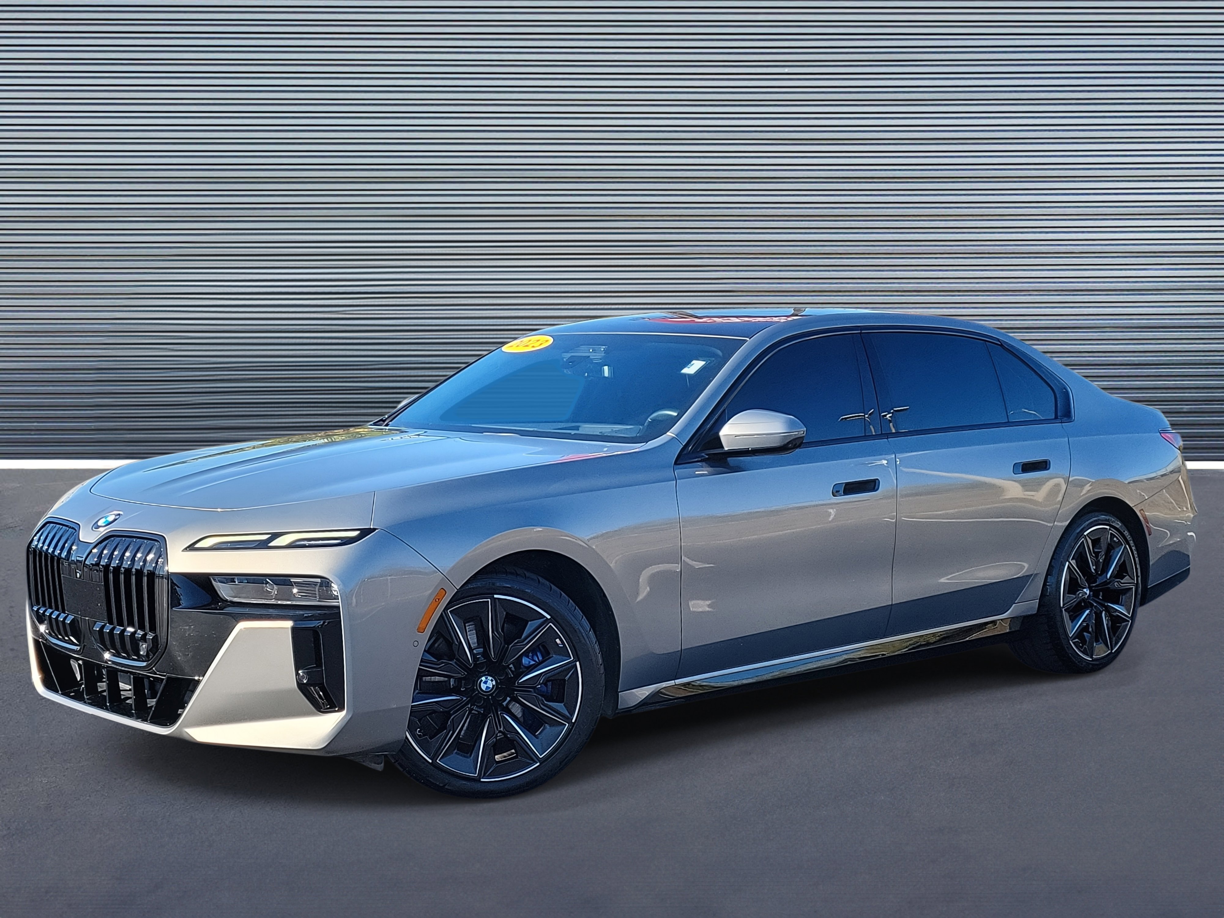 Used 2023 BMW 740i image 1