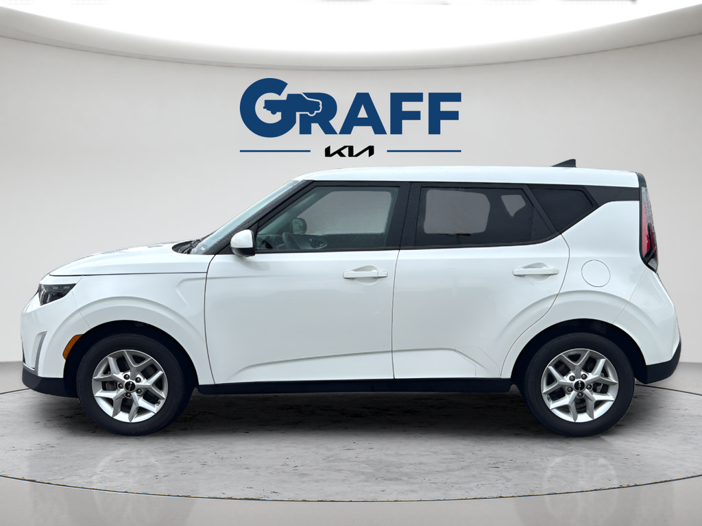 Used 2024 Kia Soul LX w/ Option Group 015 FWD image 3