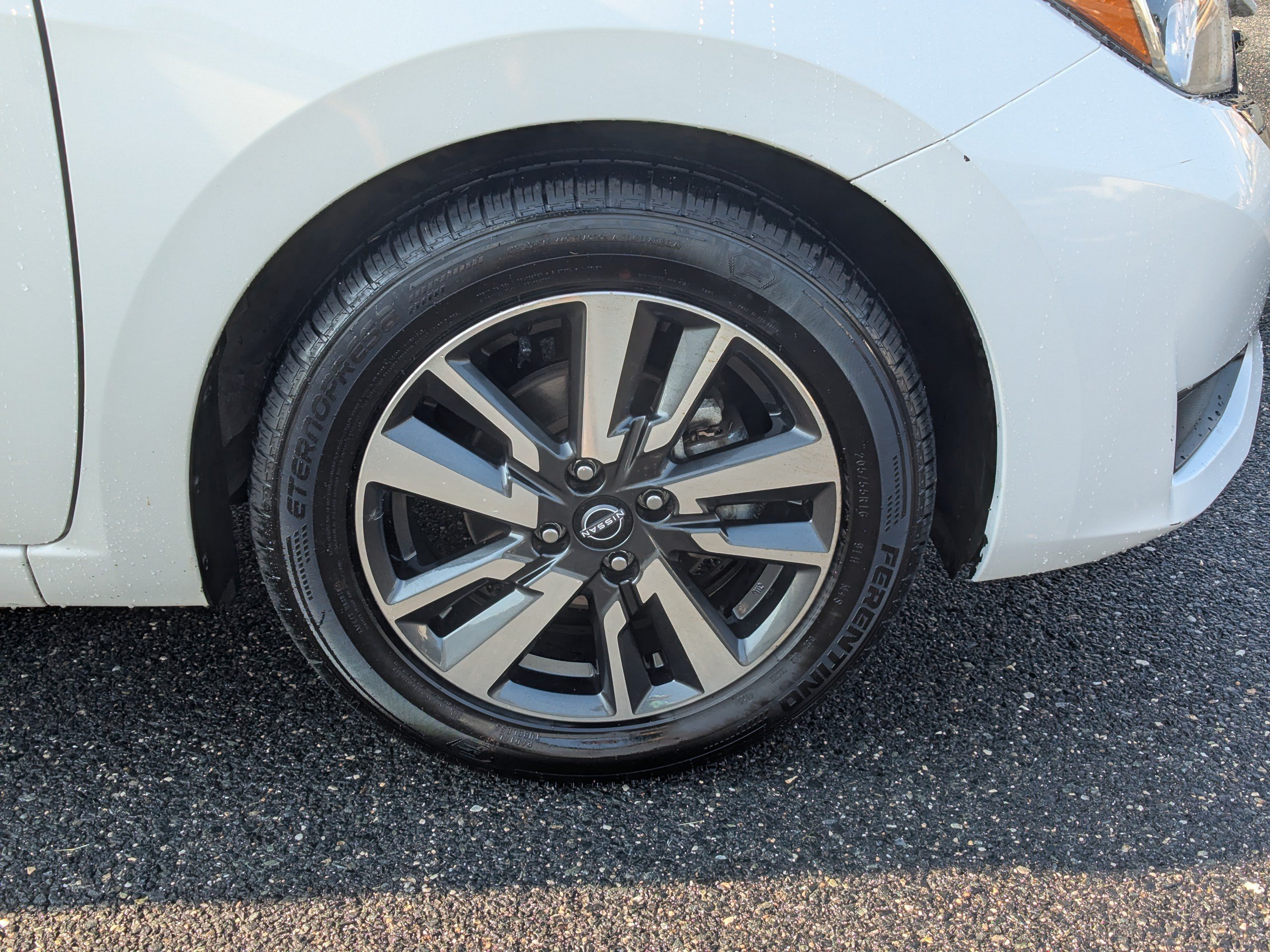 Used 2024 Nissan Versa SV FWD image 11