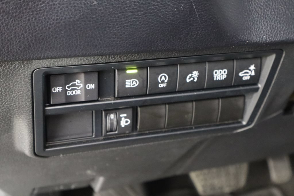 Used 2023 Toyota Tundra SR5 w/ SR5 Convenience Package AWD/4WD image 22