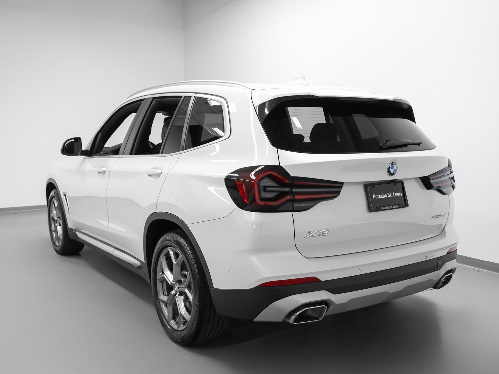 Used 2024 BMW X3 sDrive30i w/ Convenience Package image 3