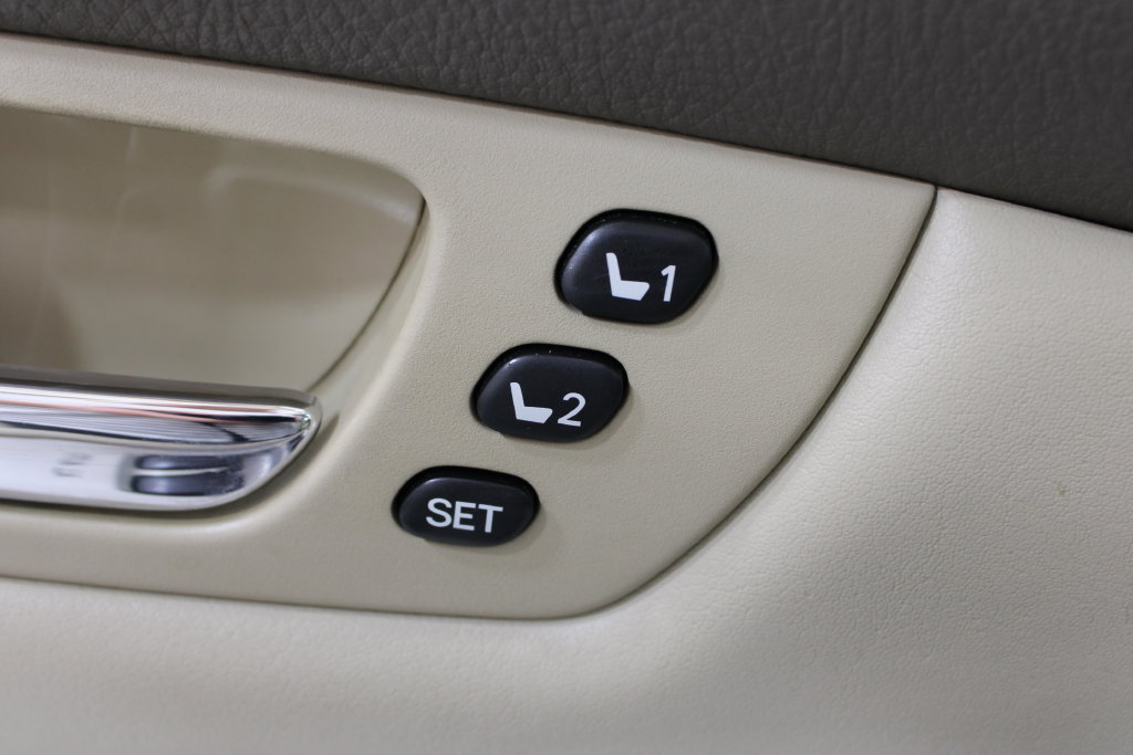 Used 2004 Lexus RX 330 FWD image 17