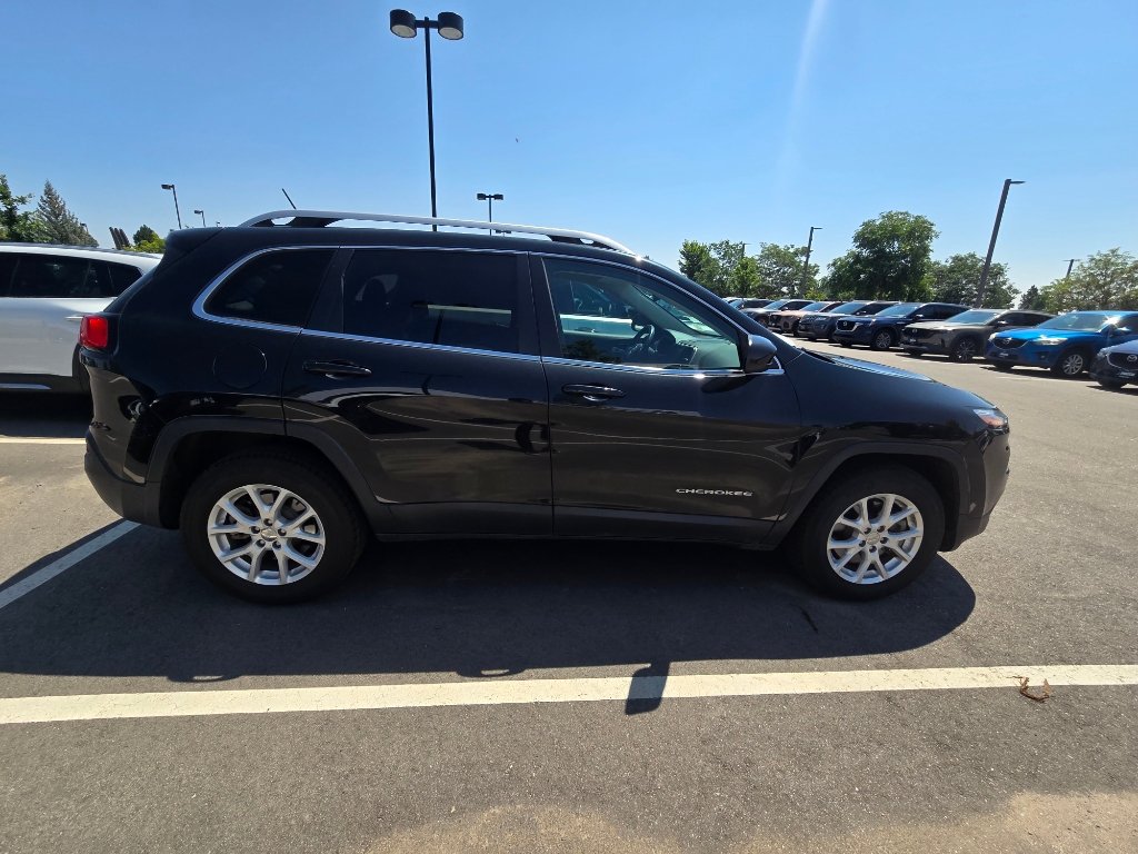 Used 2014 Jeep Cherokee Latitude w/ Cold Weather Group AWD/4WD image 6