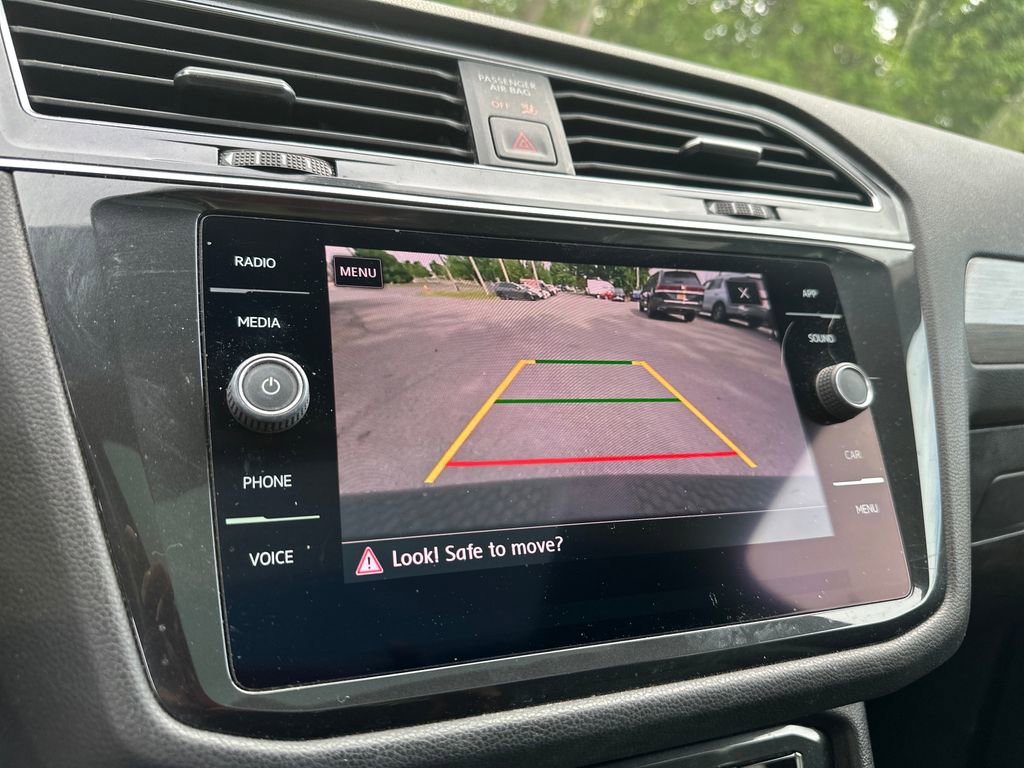 Used 2019 Volkswagen Tiguan SE w/ Panoramic Sunroof Package FWD image 16