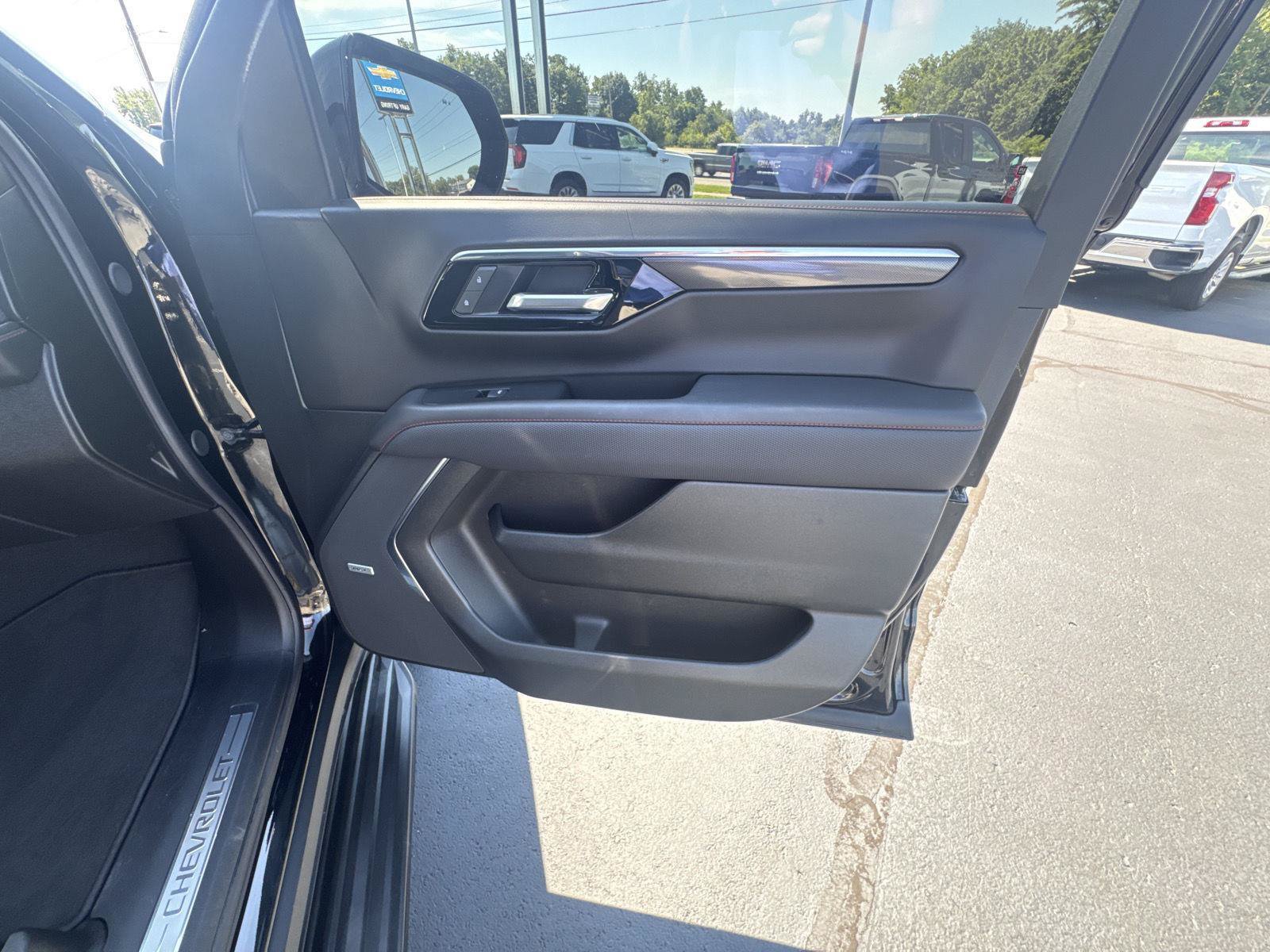 Used 2025 Chevrolet Tahoe RST w/ Comfort Package AWD/4WD image 19