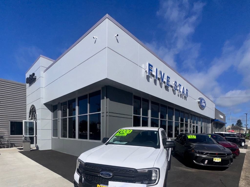 Certified 2018 Ford F150 XLT w/ Equipment Group 302A Luxury image 4