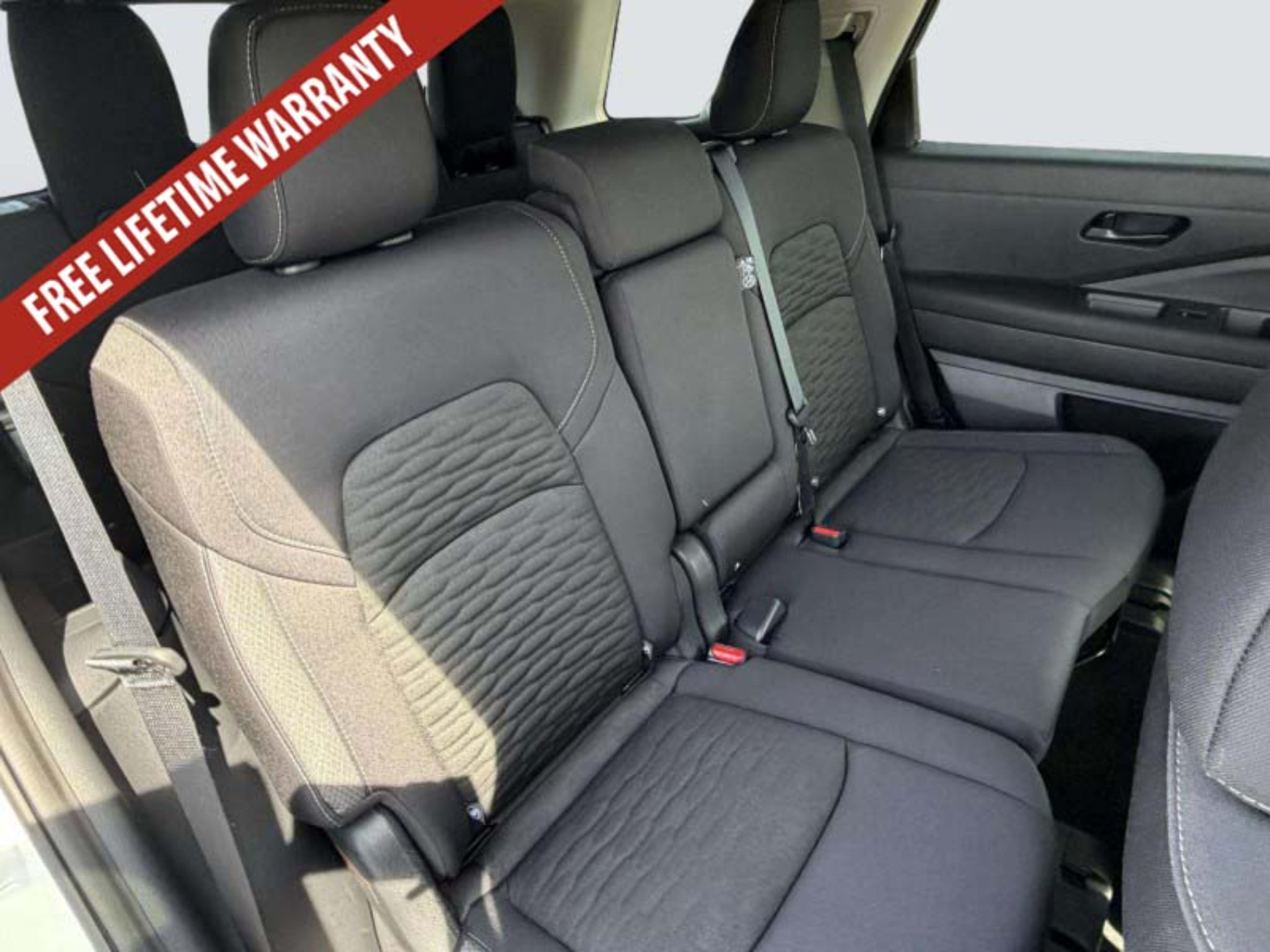 Used 2025 Nissan Pathfinder SV AWD/4WD image 23