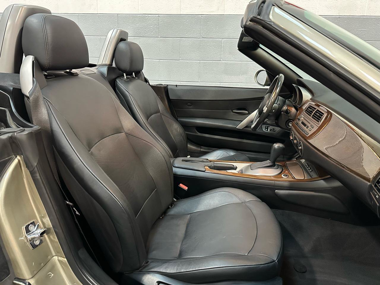 Used 2004 BMW Z4 2.5i RWD image 9