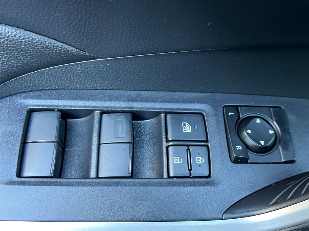 Used 2022 Toyota RAV4 LE image 12